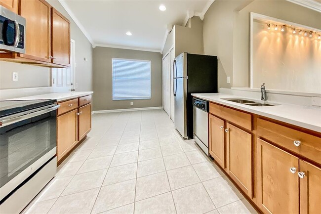 Building Photo - 654 White Flower Way