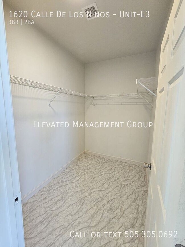 Building Photo - 1620 Calle de los Ninos Ave