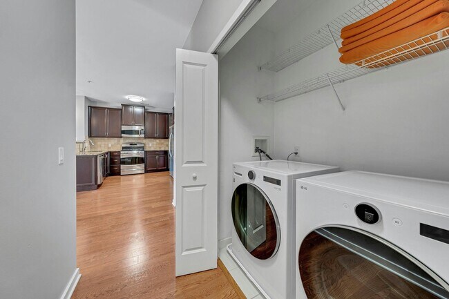 Building Photo - 443 2nd St