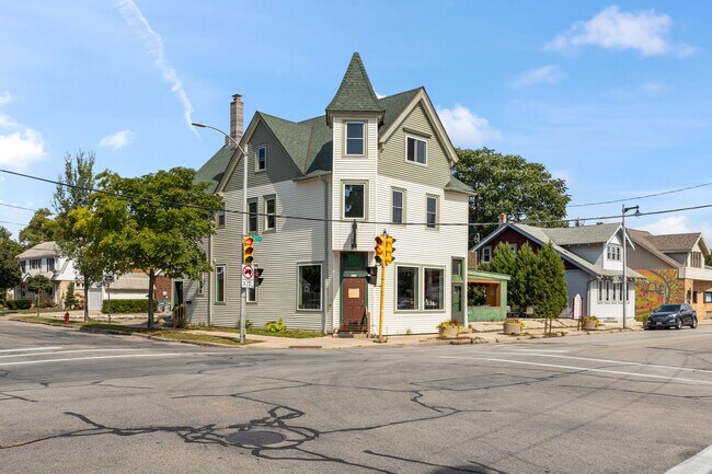 Building Photo - 5520 W Vliet St