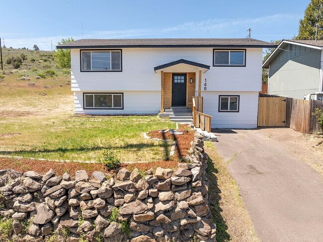 Building Photo - "Charming 5-Bed Sanctuary with Cozy Fireplace on South Rogers Street!"