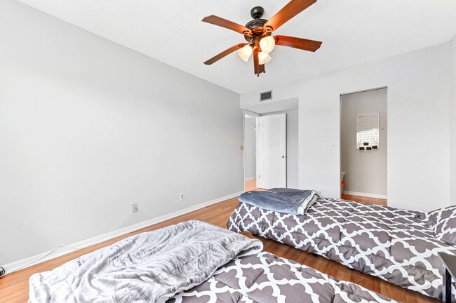 Building Photo - 6768 10th Ave N