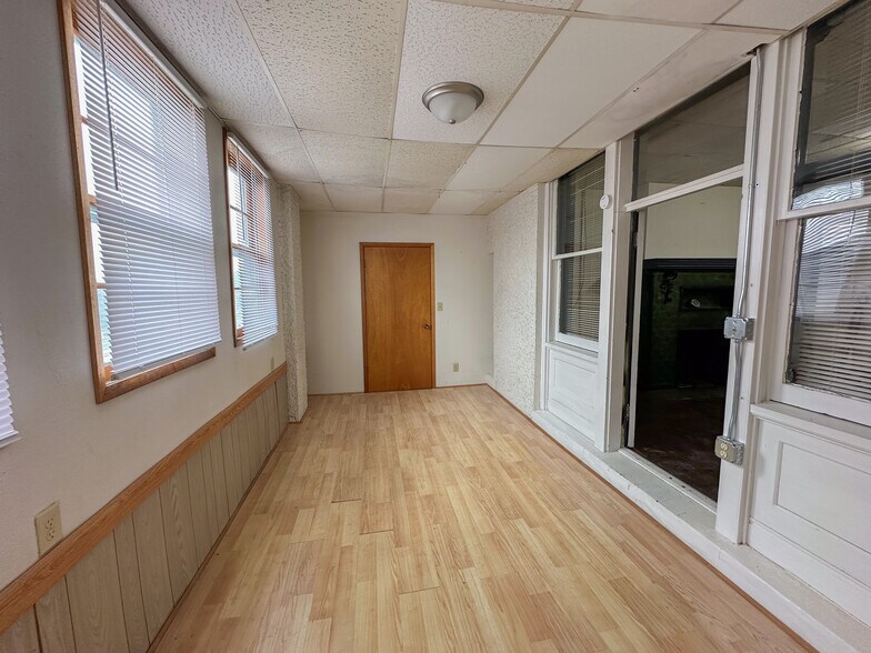 Building Photo - 505 Cass St