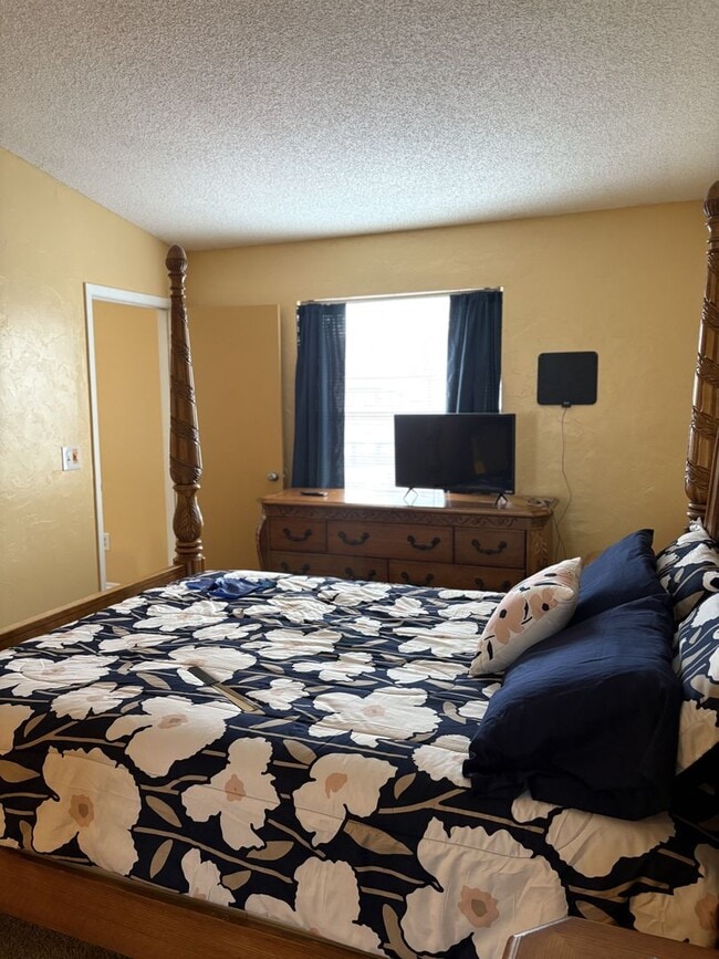 Building Photo - Orlando - 2 Bedroom, 2 Bathroom - $1,695.00