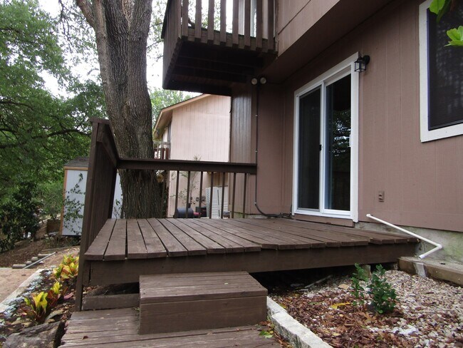Building Photo - 812 Ramble Ln