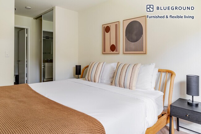 Building Photo - 1600 Villa St