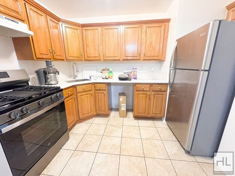 Building Photo - ST MARKS AVENUE