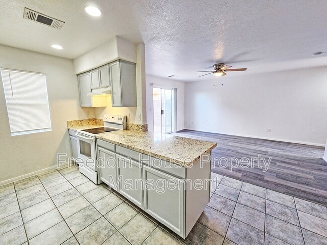 Building Photo - 670 Bourbon St