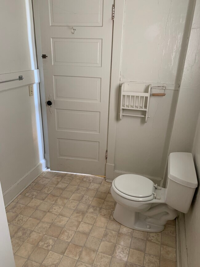 Building Photo - 1302 4th St