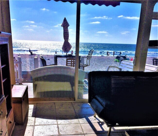 Building Photo - Amazing Townhouse in front of the beach and the ses. Gustavo Lopez AMSI