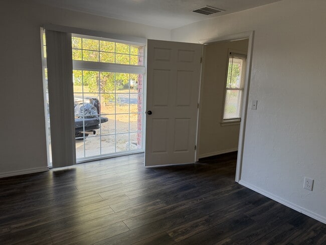 Building Photo - 1124 S Holly Ln