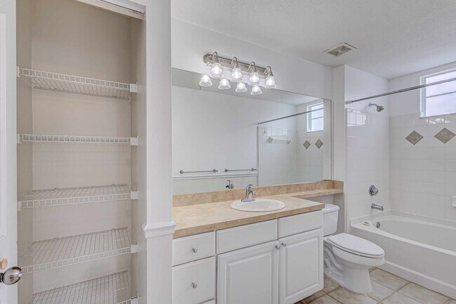 Building Photo - 9833 Baywinds Dr