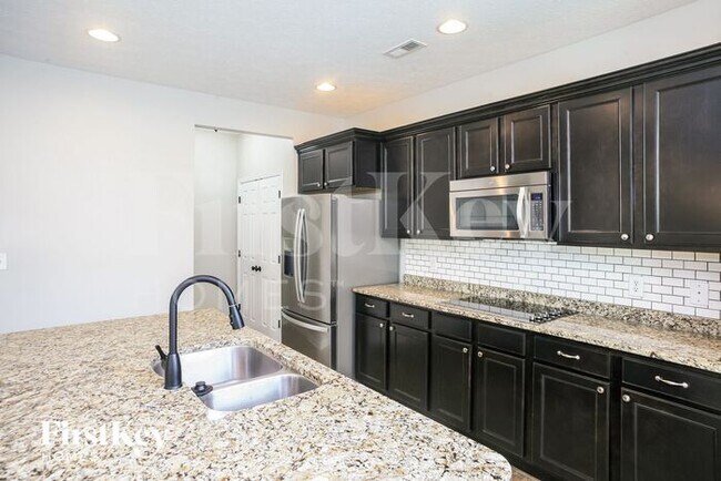 Building Photo - 4020 Poplar Dr