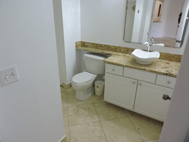 Building Photo - 730.5 Myrtlewood Cir W