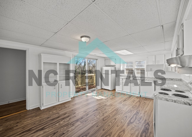 Building Photo - 721 Davis St