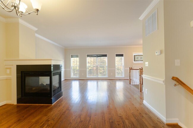 Building Photo - Stunning Centreville Townhome With Excellent Commuter Access