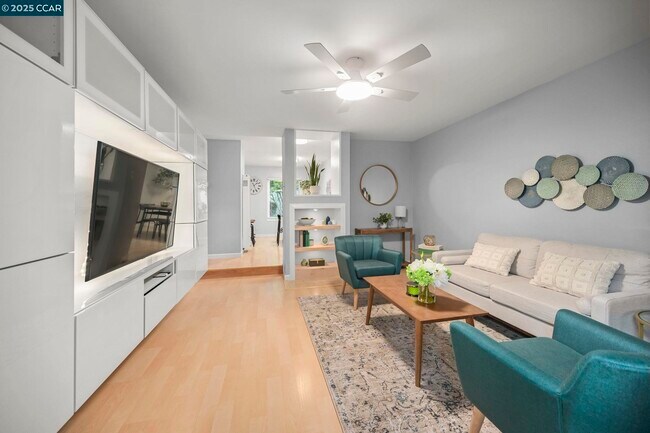 Building Photo - 2560 Walnut Blvd