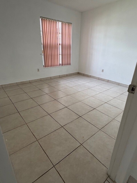 Building Photo - 3851 SW 119th Ave