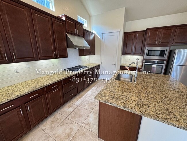 Building Photo - Stunning 3 Bed 2 Bath Home in East Garriso...