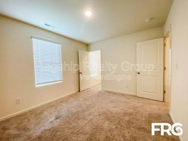 Building Photo - 300 Kenison Way