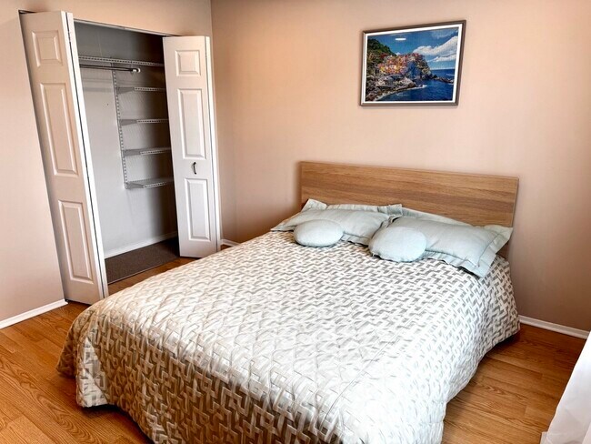 Building Photo - 2215 Nichols Rd