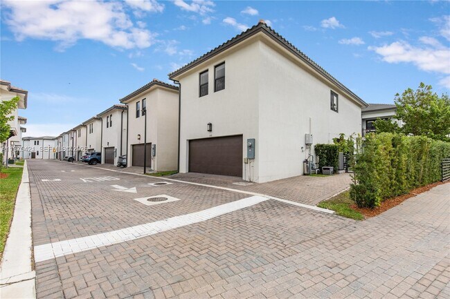 Building Photo - 4301 NW 81st Ct