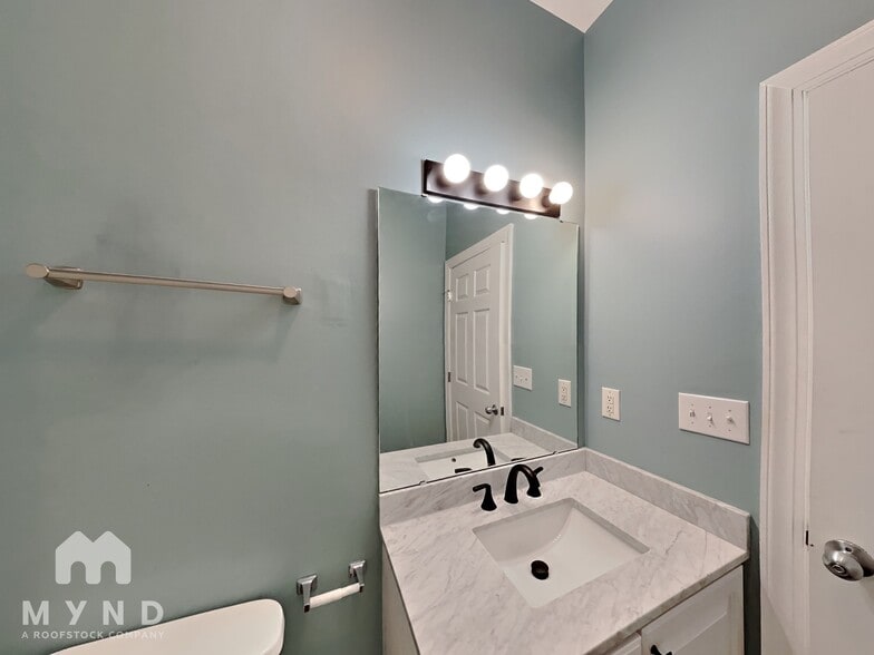 Building Photo - 200 S Dawson St