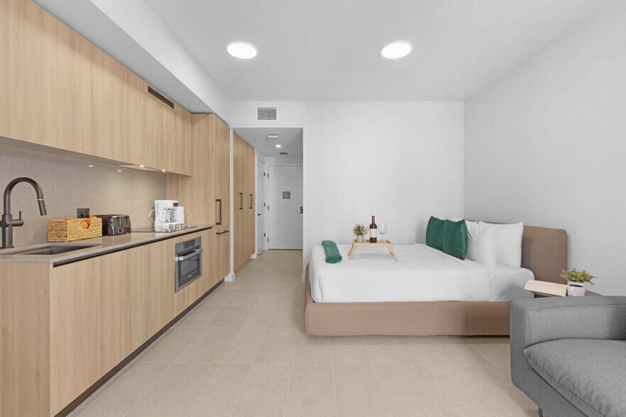 Building Photo - 501 NE 1st Ave