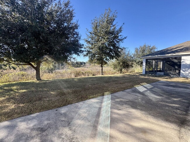 Building Photo - 215 Lakeshore Dr