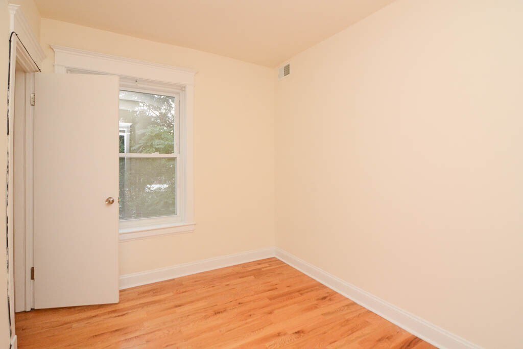 Building Photo - 3211 W Pierce Ave