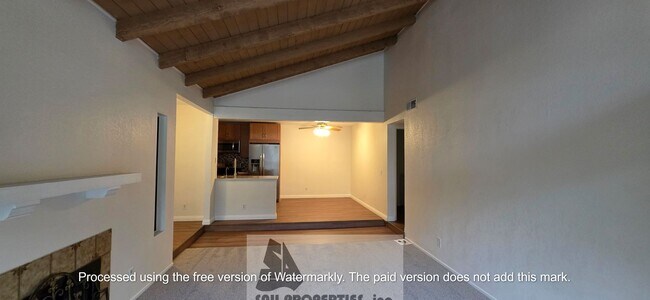 Building Photo - Beatiful Home in the Gated Sea Spray Community!