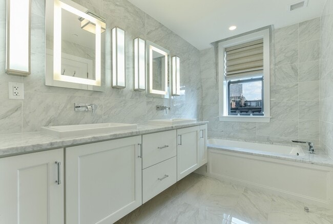 Building Photo - 298 Beacon St