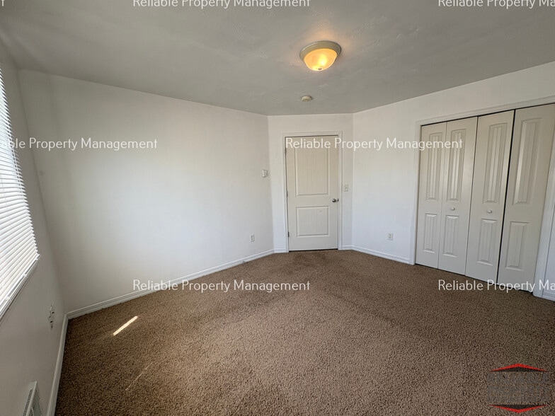 Building Photo - 1430 Cambridge Dr