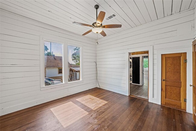 Building Photo - 433 E Davilla St