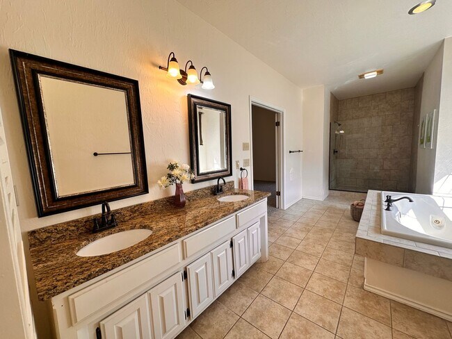 Building Photo - Spacious 4 Bed in Deer Creek