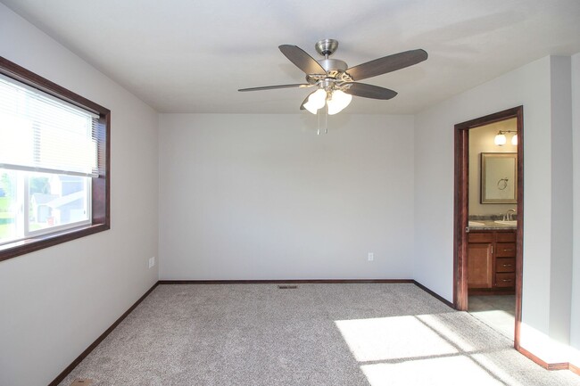 Building Photo - 1030 Tanner Ct