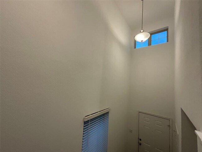 Building Photo - 128 Banyon Dr