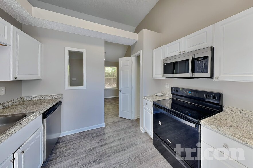 Building Photo - 8820 Kismet Dr