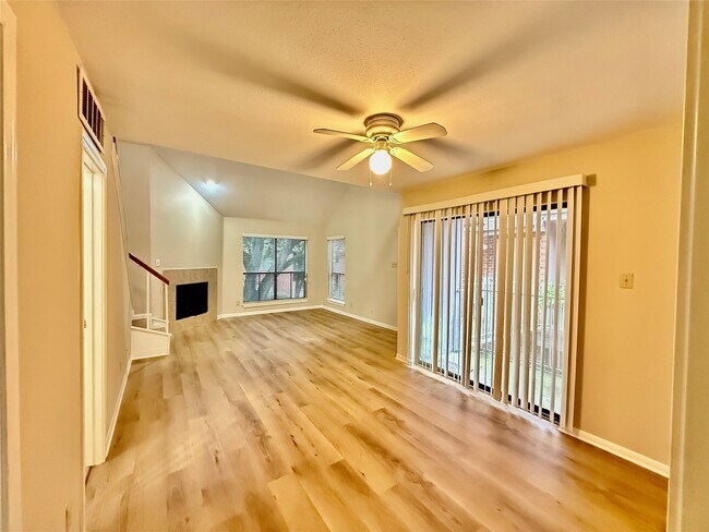 Building Photo - 3100 Walnut Bend Ln