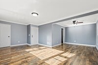 Building Photo - 557 E Elm St