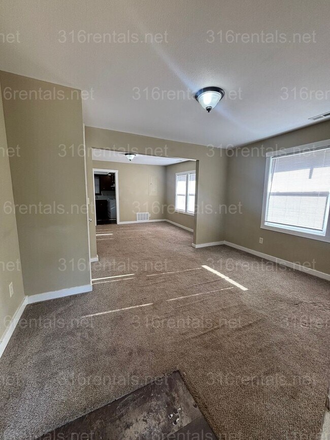 Building Photo - 512 Benton Ave