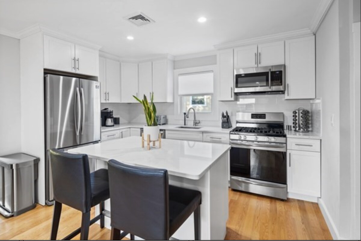 Building Photo - 14 Everett St