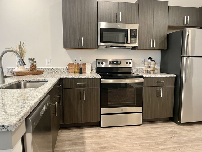 Building Photo - Tuscany | 1 Bed 1 Bath | 786 sf