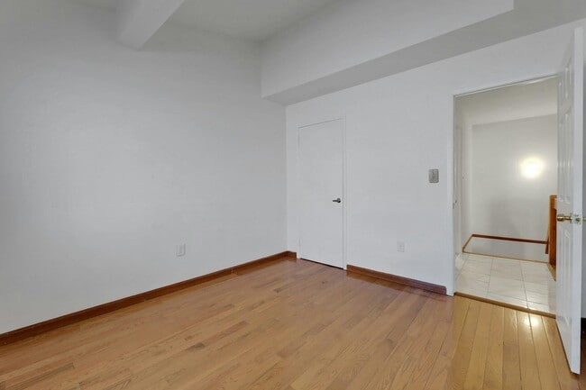 Building Photo - 806 Spinnaker Ct