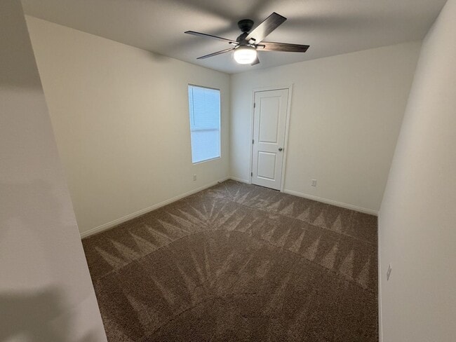 Building Photo - Stunning 4-Bedroom Home with Loft & Den – Spacious and Move-In Ready!