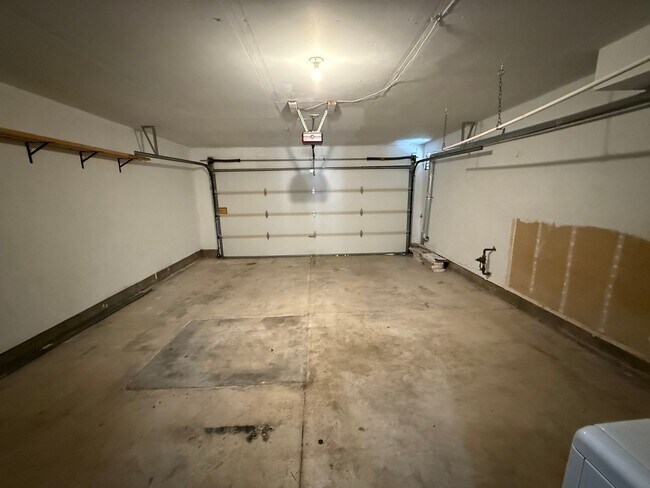 Building Photo - Wonderful 4 Bedroom 2-story Townhome in "F...
