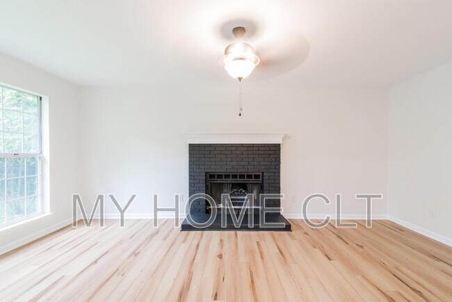 Building Photo - 8413 Woodford Bridge Dr