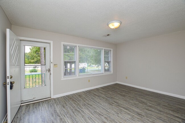 Building Photo - Renovated ranch in Matthews, NC! Heck of a deal! COMING SOON!!!