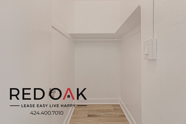 Building Photo - 1017 S Kingsley Dr