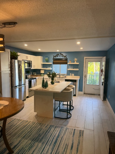 Building Photo - 5635 Rattlesnake Hammock Rd